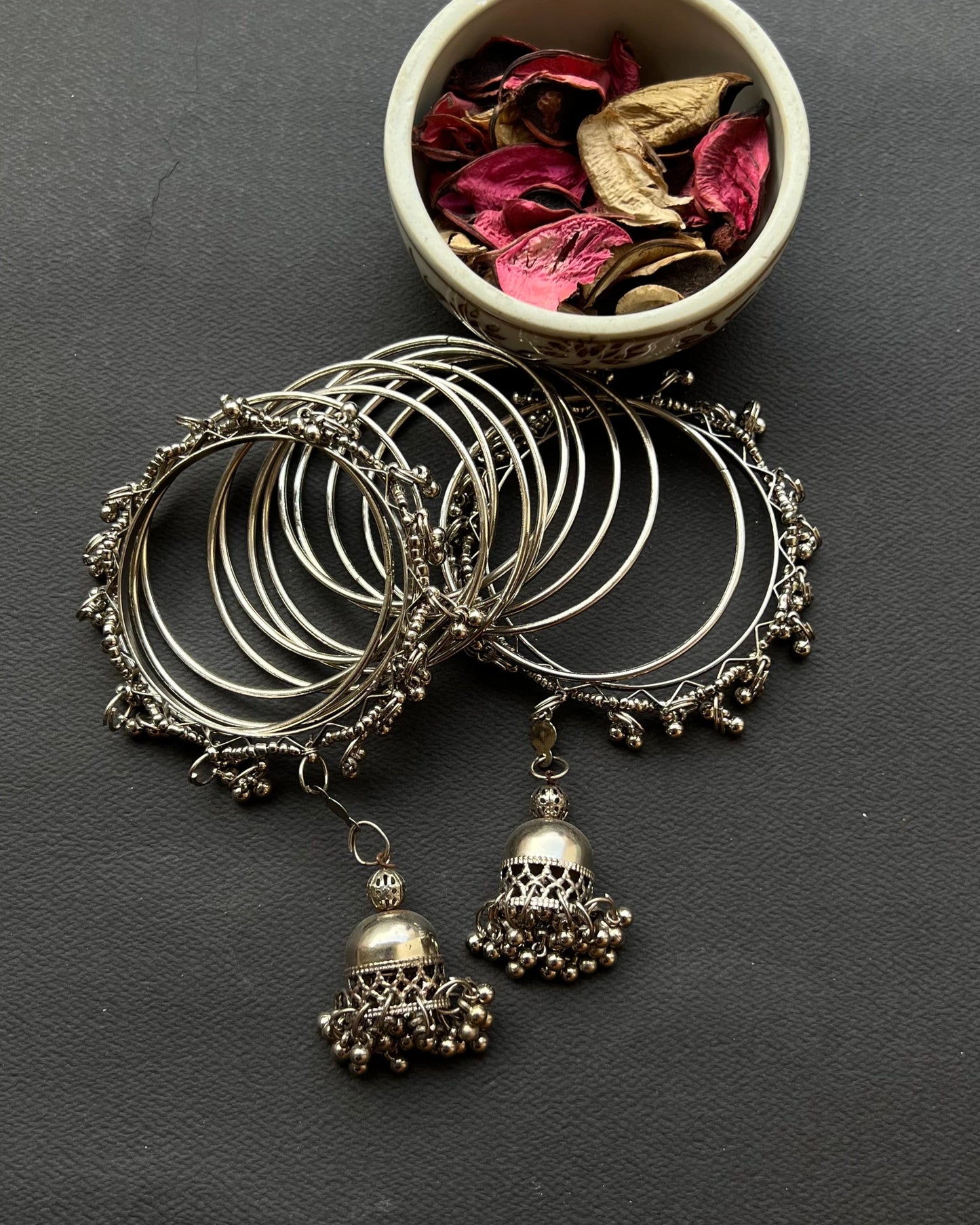 Lara Bangles