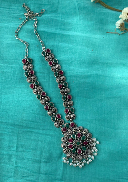 Neelu Necklaces